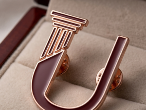 pin oficial coleccionable "aurea"